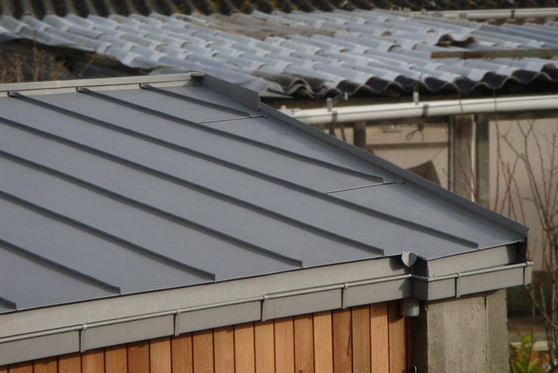 Création de la couverture d'un toit en zinc à Marseille